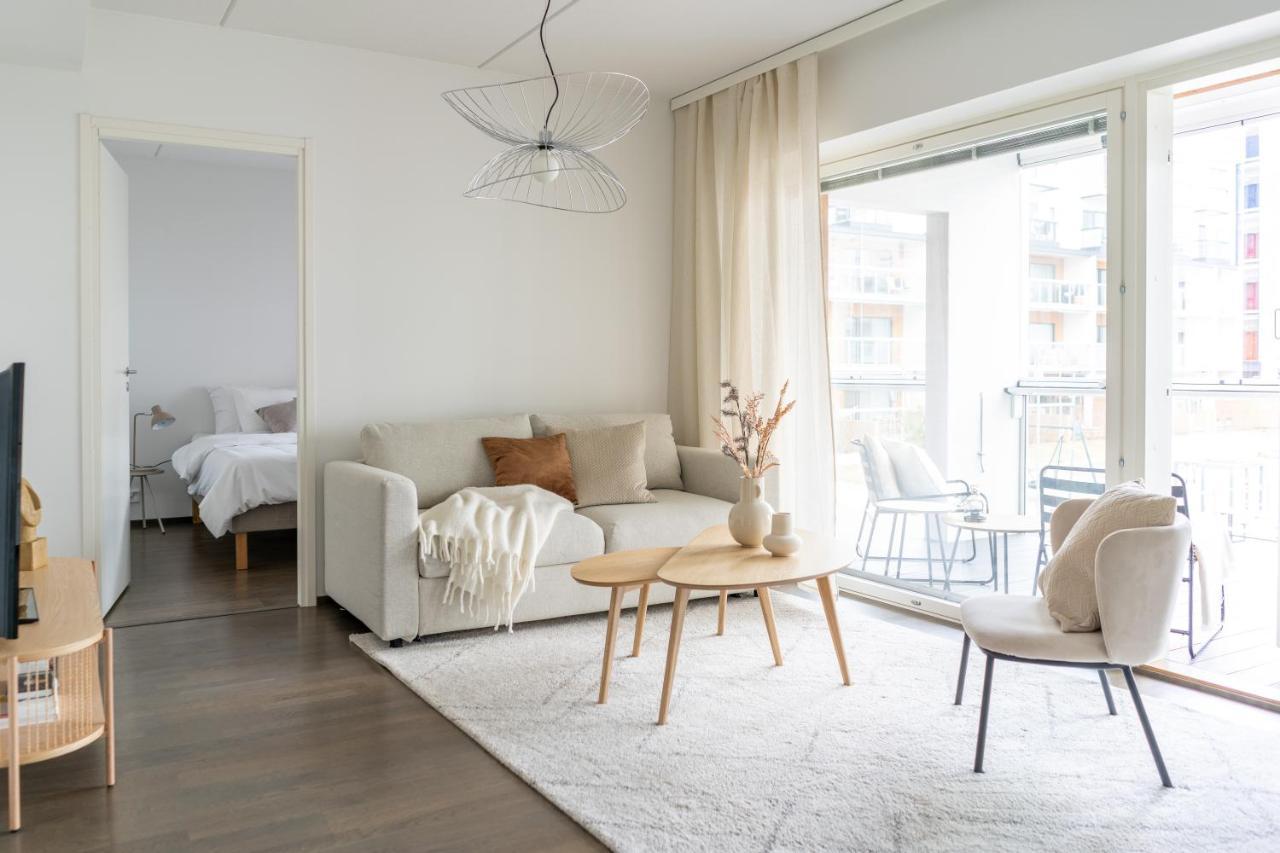 Iso Aurinkoinen Parveke Ja Hyvaet Yhteydet Lägenhet Helsingfors Exteriör bild